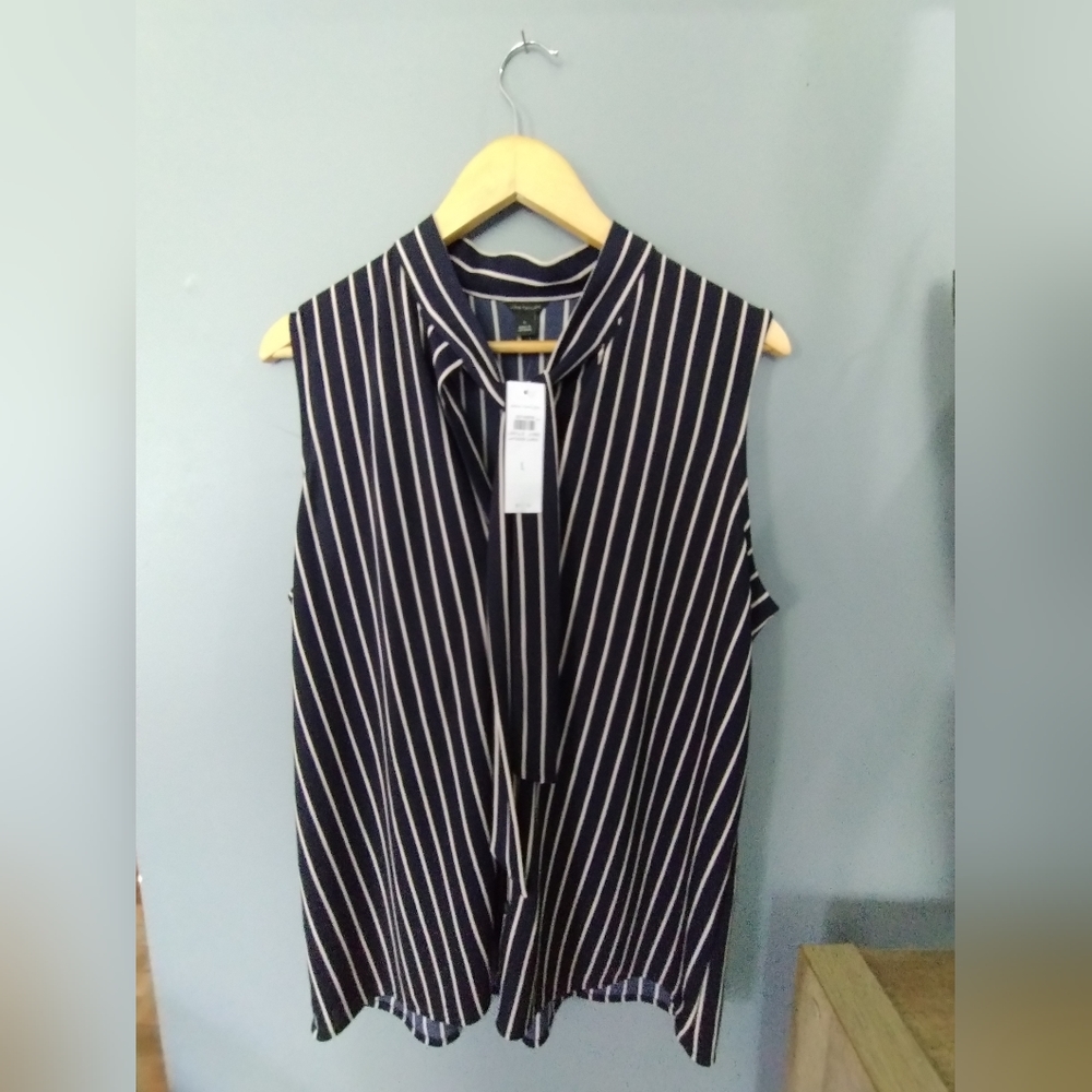 Brand new Ann Taylor tie front vertical striped stretchy sleeveless blouse